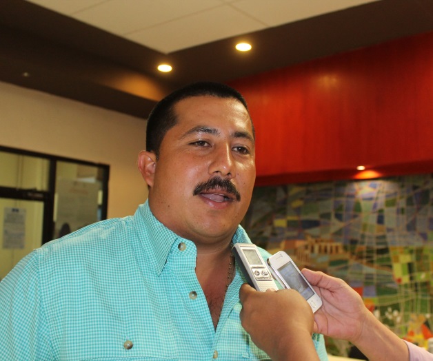 Inician ganaderosa acarrear el agua