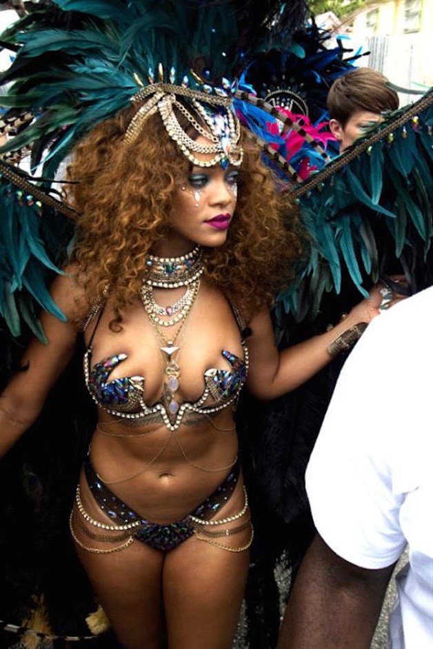 Rihanna luce espectacular a lado de Lewis Hamilton