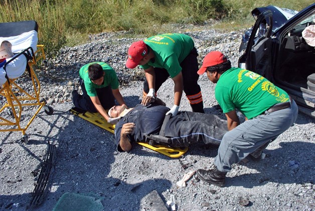 Choque frontal entre maestro y federales deja dos muertos en General Terán, N.L.
