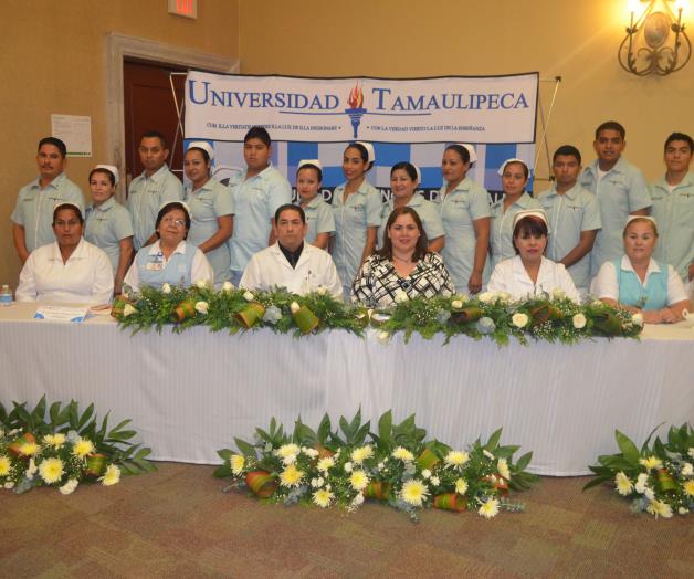 Imponen cofias y fistoles aestudiantes de enfermería