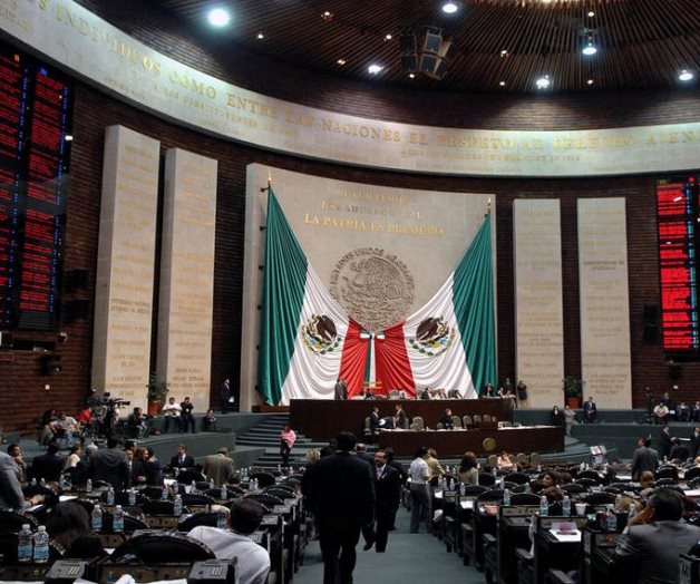 Carmen Salinas inicia en la Cámara de Diputados durmiendo... Carmen Salinas inicia en la Cámara de Diputados durmiendo...