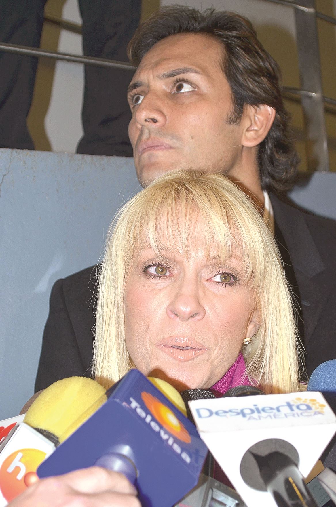 Despide a su mamá rodeada de amigos