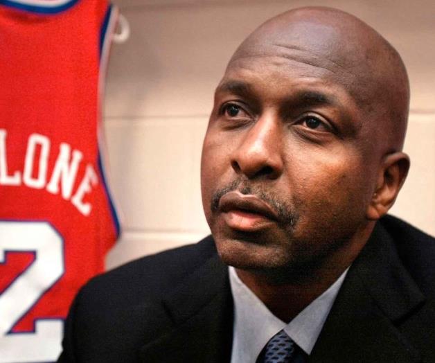 Muere el legendario basquetbolista Moses Malone