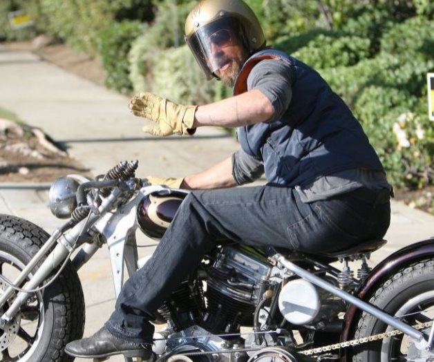 Brad Pitt compra una moto nazi de la II Guerra Mundial por 385.000 dólares Brad Pitt compra una moto nazi de la II Guerra Mundial por 385.000 dólares