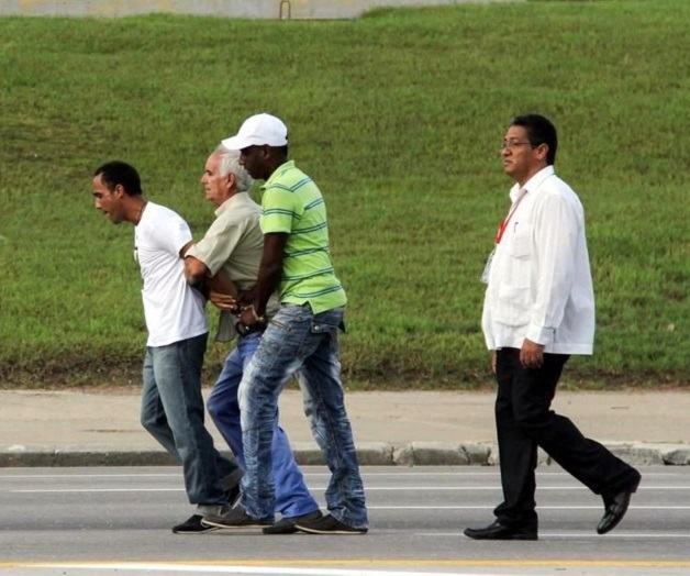 Denuncian arrestos durante visita papal Denuncian arrestos durante visita papal