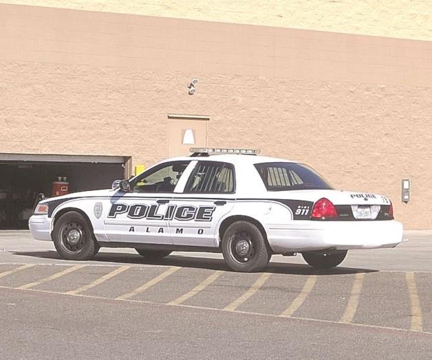 Policía de franco amenaza con arma