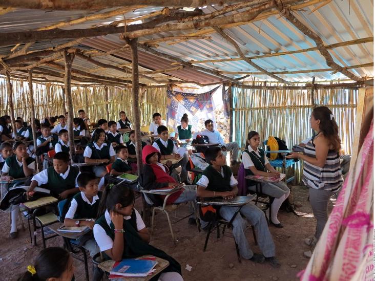 Acuden a clases sin tener escuela Acuden a clases sin tener escuela