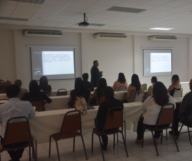 Actualizan a contadores sobre Ley del Infonavit