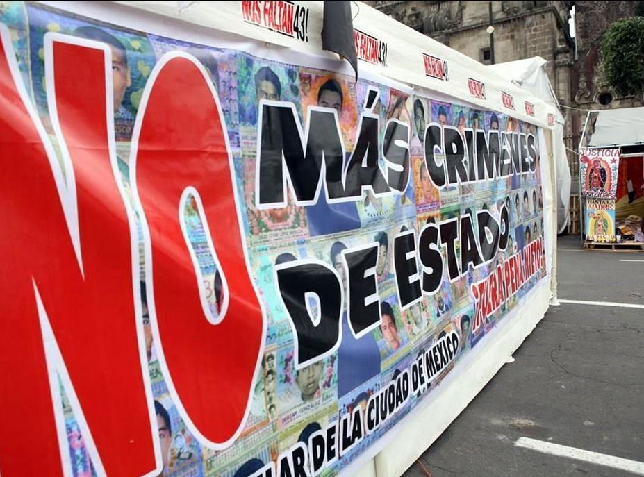 Entregan padres exigencias a EPN Entregan padres exigencias a EPN