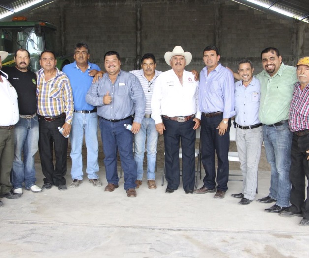 Apoya Rogelio Villaseñora las comunidades ejidales