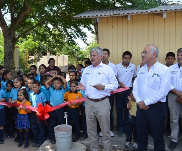 Inaugura alcalde JLHC obra de agua potable