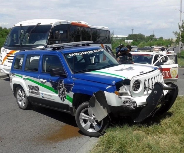 Deja 2 heridos choque de patrulla