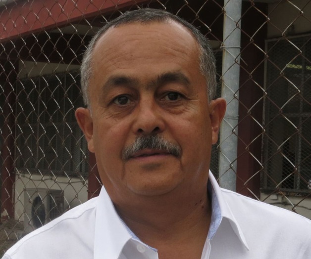 Tiene primaria nuevo director