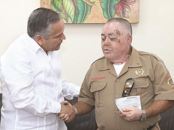 Pensionan a Bomberos de Tampico con más de treinta años de servicio Pensionan a Bomberos de Tampico con más de treinta años de servicio