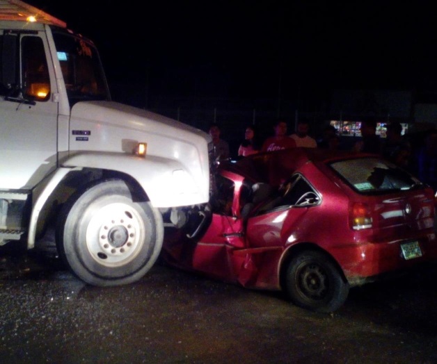 Tráiler ocasiona choque mortal