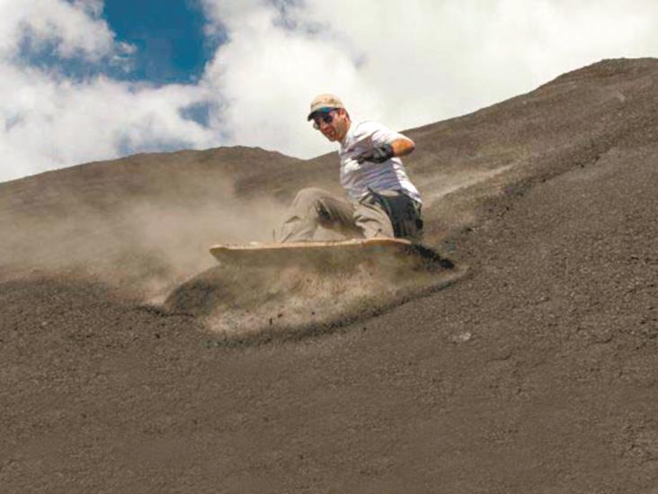 Surfear en un volcán activo Surfear en un volcán activo