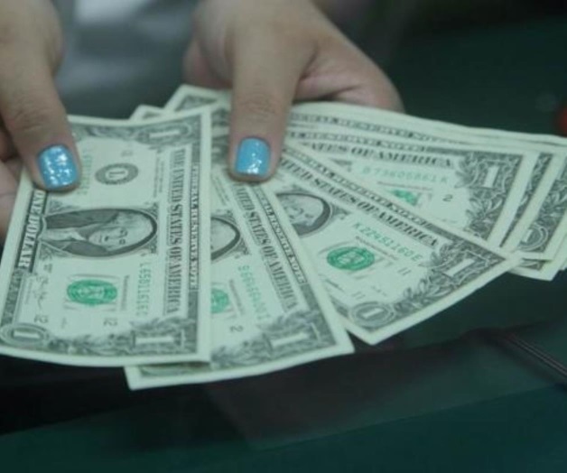 Dólar finaliza en $17.40; sube 12 centavos