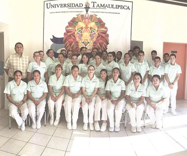 Visitan clínicasalumnos de UT