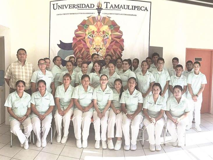 Visitan clínicasalumnos de UT Visitan clínicasalumnos de UT