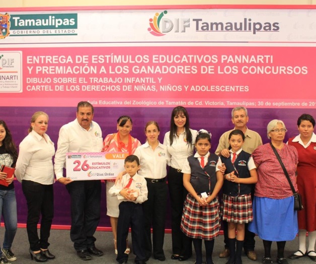 Premian a los mejores en concurso de dibujo Premian a los mejores en concurso de dibujo