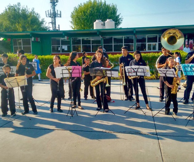 Promueve banda amor por la música