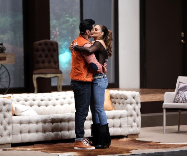 Recibe máxima presea al teatro de comedia