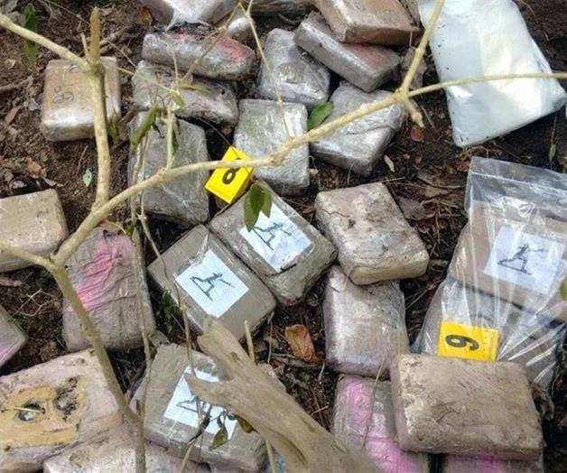 Hallan 39 paquetes con droga en avioneta