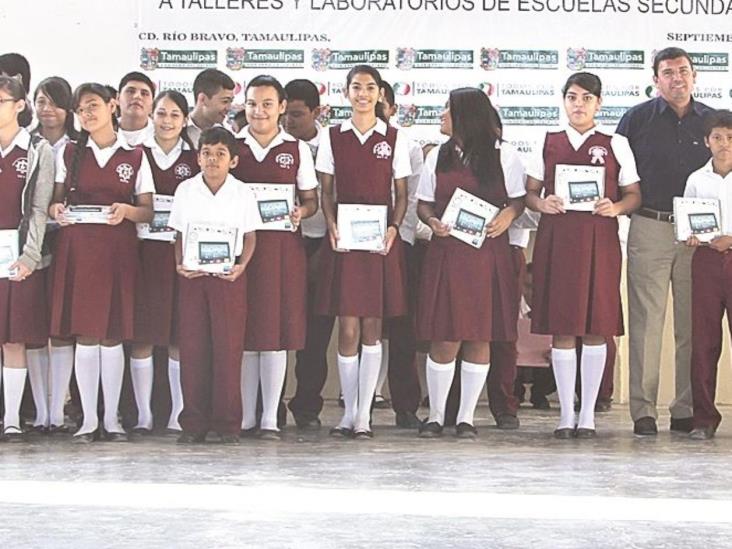 Apoya Rogelio V. con tecnología a escuelas Apoya Rogelio V. con tecnología a escuelas