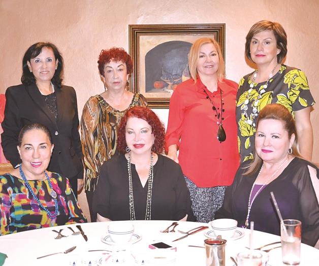 Festeja en compañía de amigas