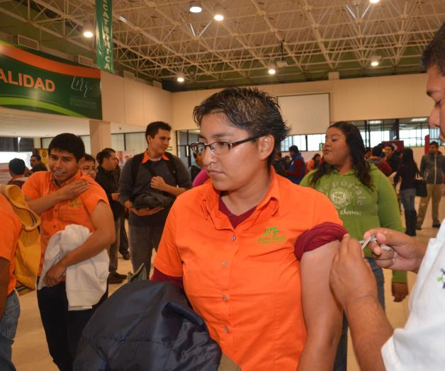 Llevan feria de la salud a estudiantes