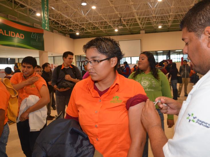 Llevan feria de la salud a estudiantes Llevan feria de la salud a estudiantes