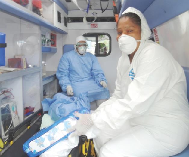 Invanden gusanos a una familia