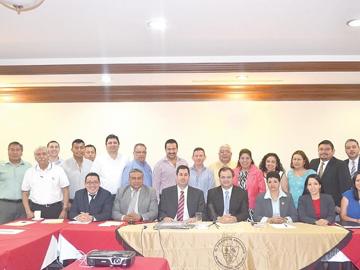 Realizan interesantes conferencias Realizan interesantes conferencias