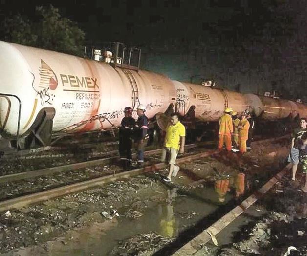 Descarrilan autotanques de Pemex, en Madero