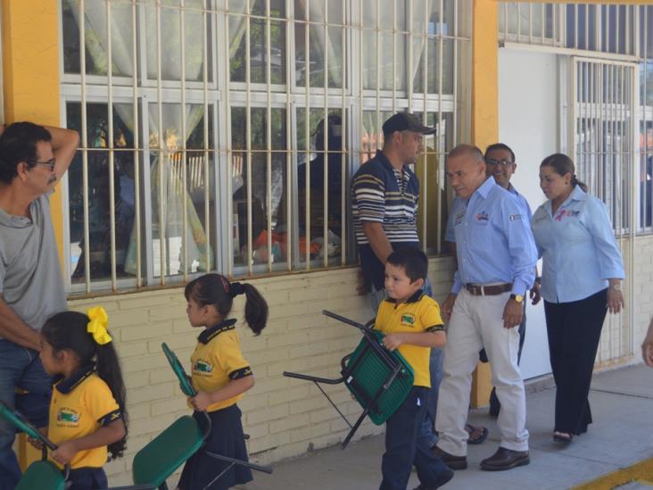 Entrega Ramiro Cortez recursos en escuelas Entrega Ramiro Cortez recursos en escuelas