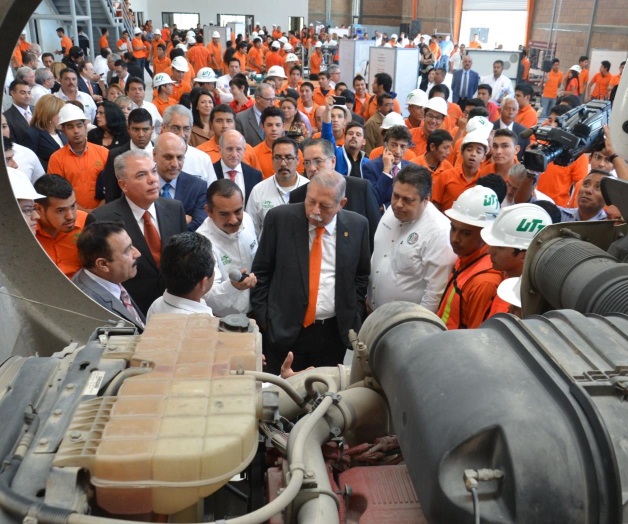 Entregan laboratorio a estudiantes de UTTN