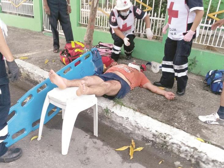 Cae de techo y pared le cae encima; vivió para contarlo Cae de techo y pared le cae encima; vivió para contarlo