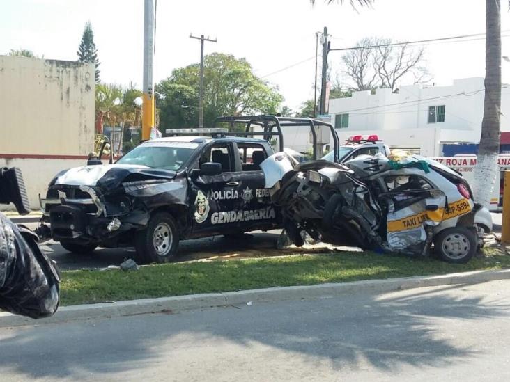 Muere chofer de taxichocado por patrulla Muere chofer de taxichocado por patrulla