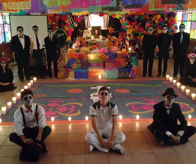 Montan artísticoaltar de muertos