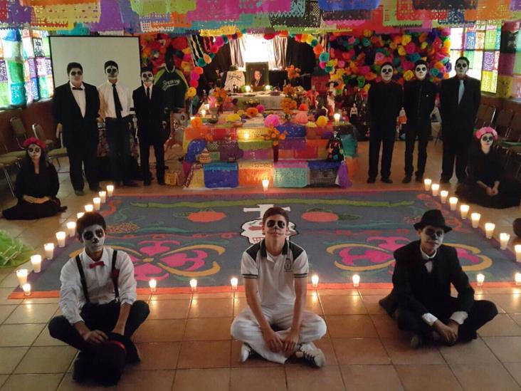 Montan artísticoaltar de muertos Montan artísticoaltar de muertos