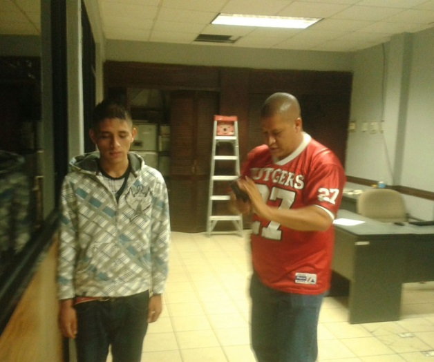 Alega homicida defensa propia