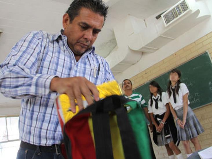 Descubren a alumnas fumando mariguana Descubren a alumnas fumando mariguana