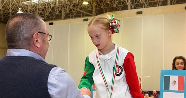 Niña mexicana, campeona del mundo en gimnasia