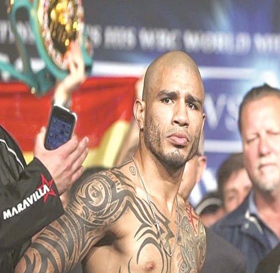 ‘KO’ abajo del ring ‘KO’ abajo del ring
