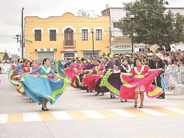 De 106 escuelas27 van a desfilar De 106 escuelas27 van a desfilar