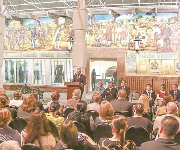 RECIBE REYNOSA MURAL RESTAURADO