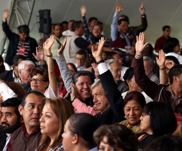 Nombra Morena líder a AMLO sin votación