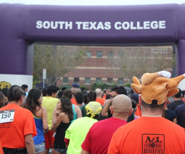 Corrieron por una buena causa. Realizaron carrera ‘Turkey Trot 2015’ Corrieron por una buena causa. Realizaron carrera ‘Turkey Trot 2015’