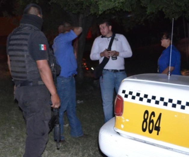 ‘Encajuelan’ a taxista