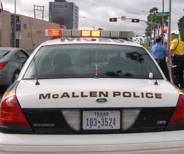 Detienen a policía por conducir ebrio